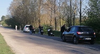 Bilecik Pazaryeri'nde motosiklet otomobile arkadan çarptı!