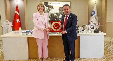 Birleşik Krallık Türkiye Büyükelçisi Başkan Muhittin Böcek'i ziyaret etti