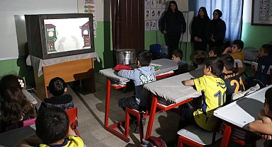 Bitlisli liseliler, geleneksel oyunu köylerde sahneliyor