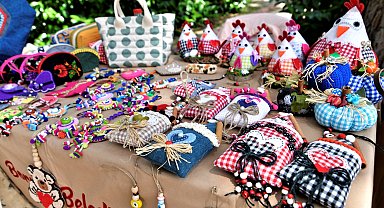 Bornovalı kadınların El Sanatları Sergisi Büyükpark'ta açıldı