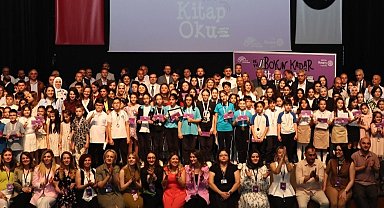 Boyları kadar kitap okudular, ödülleri kaptılar