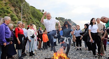 Bursa Mudanya'da bahar Tirilye sahilinde coşkuyla karşılandı