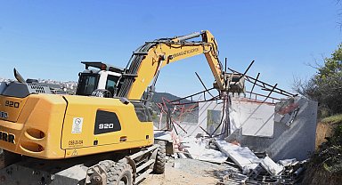 Bursa Osmangazi'de 25 kaçak yapı yıkıldı!