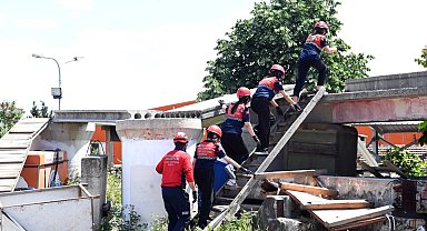 Bursa Osmangazi'de liselilerden nefes kesen tatbikat