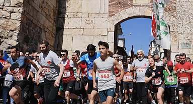 Bursa Osmangazi'de spor ile tarihi buluşturan koşu