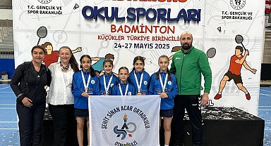 Bursa Osmangazili badmintonculardan namağlup şampiyonluk
