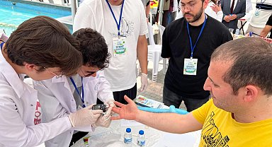 Bursa 'Sağlık Sokağı'nda vatandaşa ücretsiz hizmet