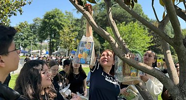 Bursa'da ağaçlar 'kitap' açtı!