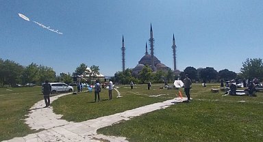 Bursa'dan Filistin ve Doğu Türkistan'a uçurtmalı destek