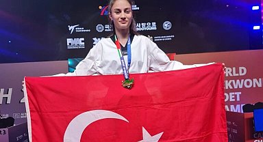 Bursalı öğrenci Sena Yılmaz Dünya Şampiyonu oldu