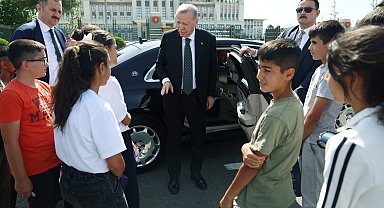 Cumhurbaşkanı Erdoğan, Adıyaman'dan gelen çocuklarla görüştü