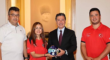 Dünya rekoru kıran okçulardan Başkan Aras'a ziyaret