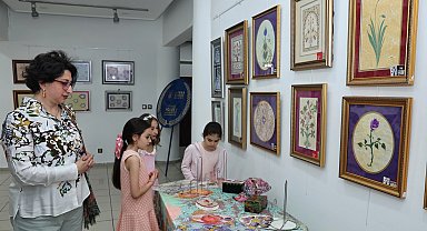 Ebru ve Kaat'ı sergisi Nilüfer'de Konak Kültürevi'nde