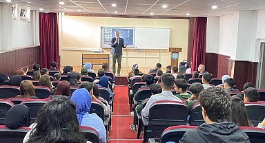 Gazeteci Yazar Metin Özmen 150. konferansını Bitlis'te verdi