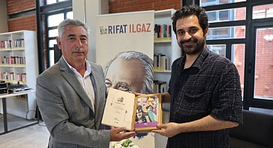 Genç oyuncu, öğrencilere “Hababam Sınıfı”nı okudu