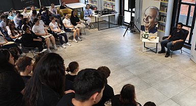 Genç oyuncu, öğrencilere "Hababam Sınıfı"nı okudu