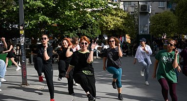 Gençlik coşkusu Bornova sokaklarında yükseliyor