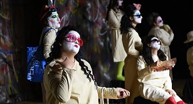 'Hiç Kimsenin Hikayesi' oyunu Bursa Osmangazi'de sahnelendi