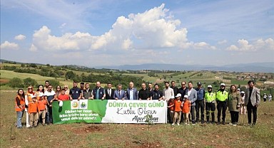 İnegöl’de Çevre Haftasında 150 Fidan Toprakla Buluştuİnegöl’de Çevre Haftasında 150 Fidan Toprakla Buluştu