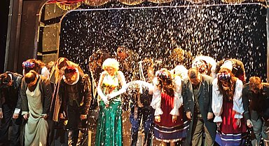 İstanbul'da Kocaeli Şehir Tiyatroları rüzgârı esti