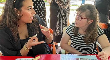 İzmir Bornova'da bağlar sevgiyle örüldü