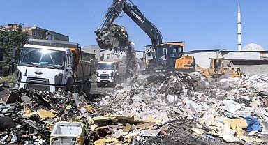 İzmir Buca'da temizlik operasyonu