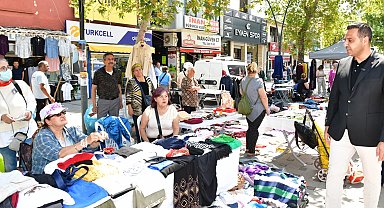 İzmir Çiğli'de 2. el eşya ve kıyafet kermesine yoğun ilgi