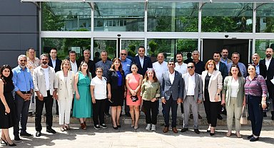 İzmir Çiğli'de 26 mahalle muhtarı ile bir araya geldi