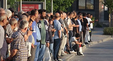 İzmir'de Grev Ulaşımı Felç Etti