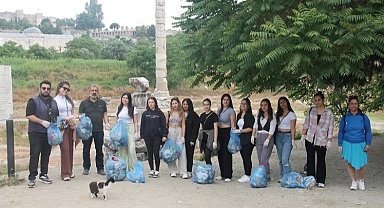 İzmir Efes MYO'dan kültürel miras alanında temizlik