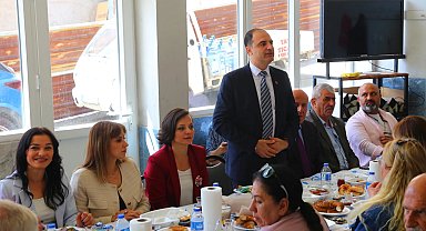 İzmir Karabağlarlı muhtarlardan Başkan Kınay'a sürpriz kahvaltı