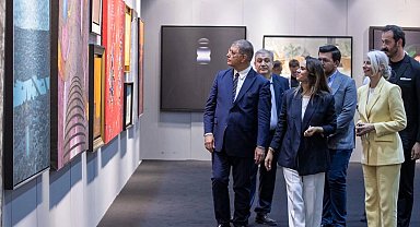 İzmir Sanat ve Antika Fuarı kapılarını açtı