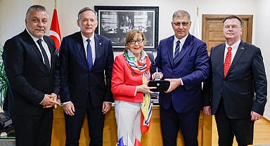 İzmir'de anlamlı bir buluşma gerçekleşti