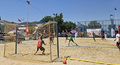 İzmir'de Atatürk'ün gençleri Büyükşehir'in şenliğinde buluştu