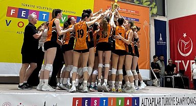 İzmir'de 'Festival Voleybol'da ilk ödüller verildi