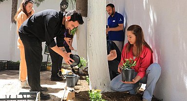 İzmir'de öğrenciler istedi Büyükşehir ekipleri yaptı