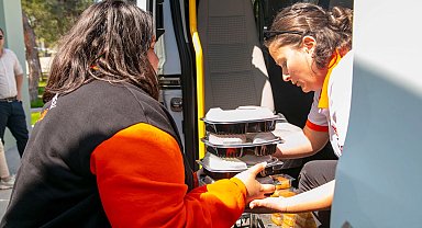 İzmir'de taziye evlerine yemek hizmetine başladı