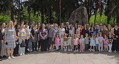 İzmirli annelere en özel kutlama