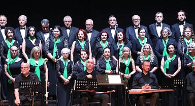 İzmit Belediyesi Türk Sanat Müziği Korosundan muhteşem konser 