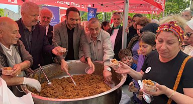 Kapanca'da İzmitlilere un helvası ikramı