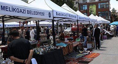 Kayseri Melikgazi Antika Pazarı'na yoğun ilgi
