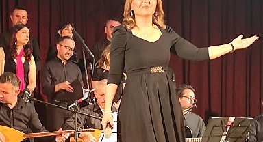 Kayserili öğretmenden Atatürk şarkıları