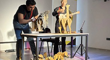 'Kendini Arayan Zürafa' yollarda