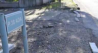 Kırtık Mezarlığı'nda bozulan kaldırımlar yenilendi