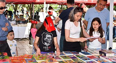 Kitapların büyülü dünyasına yolculuk Çiğli'de sürüyor