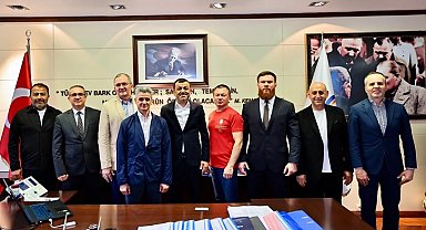 Kızıl Ordu Korosu'ndan Başkan Çavuşoğlu'na ziyaret