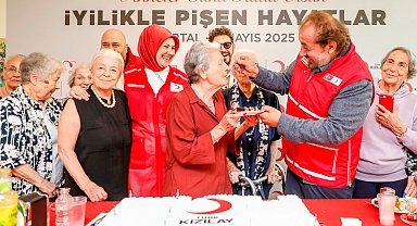 Kızılay'dan Anneler Günü'ne özel kutlama