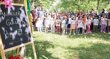 Kocaeli Çayırova çocuk kulüplerinde annelere özel etkinlik