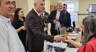 Kocaeli'de Başkan Sezer'den hemşirelere sürpriz kutlama