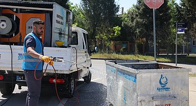 Kocaeli'de çöp konteynerleri yerinde yıkanıyor